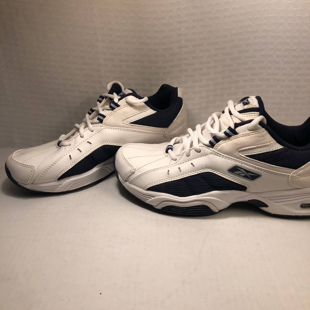 Reebok White Leather Men’s 8 Shoes NWOT Navy Trim